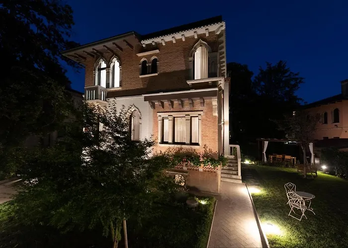 Gallo 1915, Luxurious With Garden And Вилла