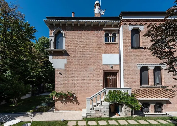 Вилла Gallo 1915, Luxurious With Garden And