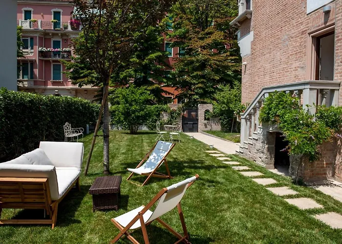 Gallo 1915, Luxurious With Garden And Вилла *